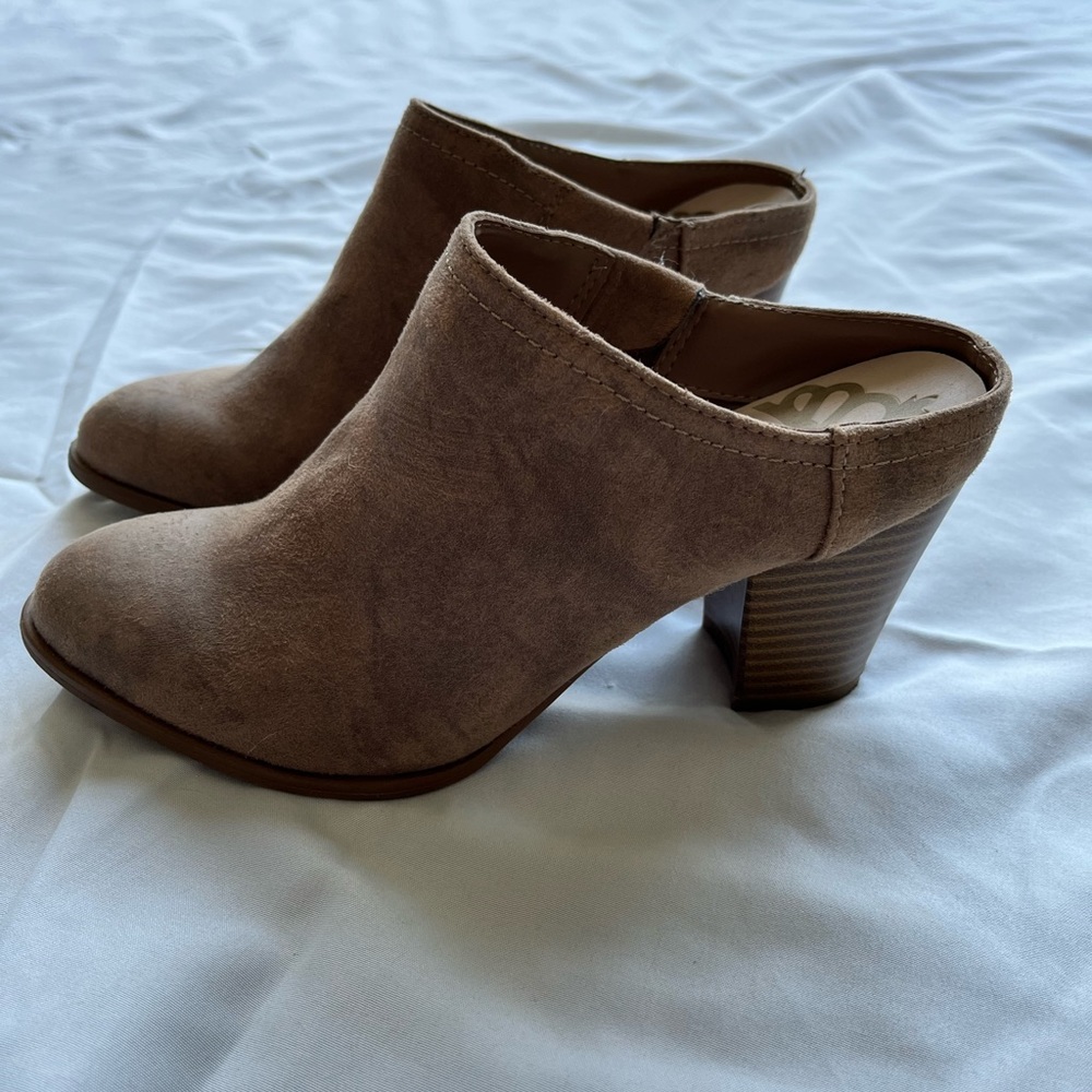Like New Size 6 Brown heeled Fergalicious Clogs